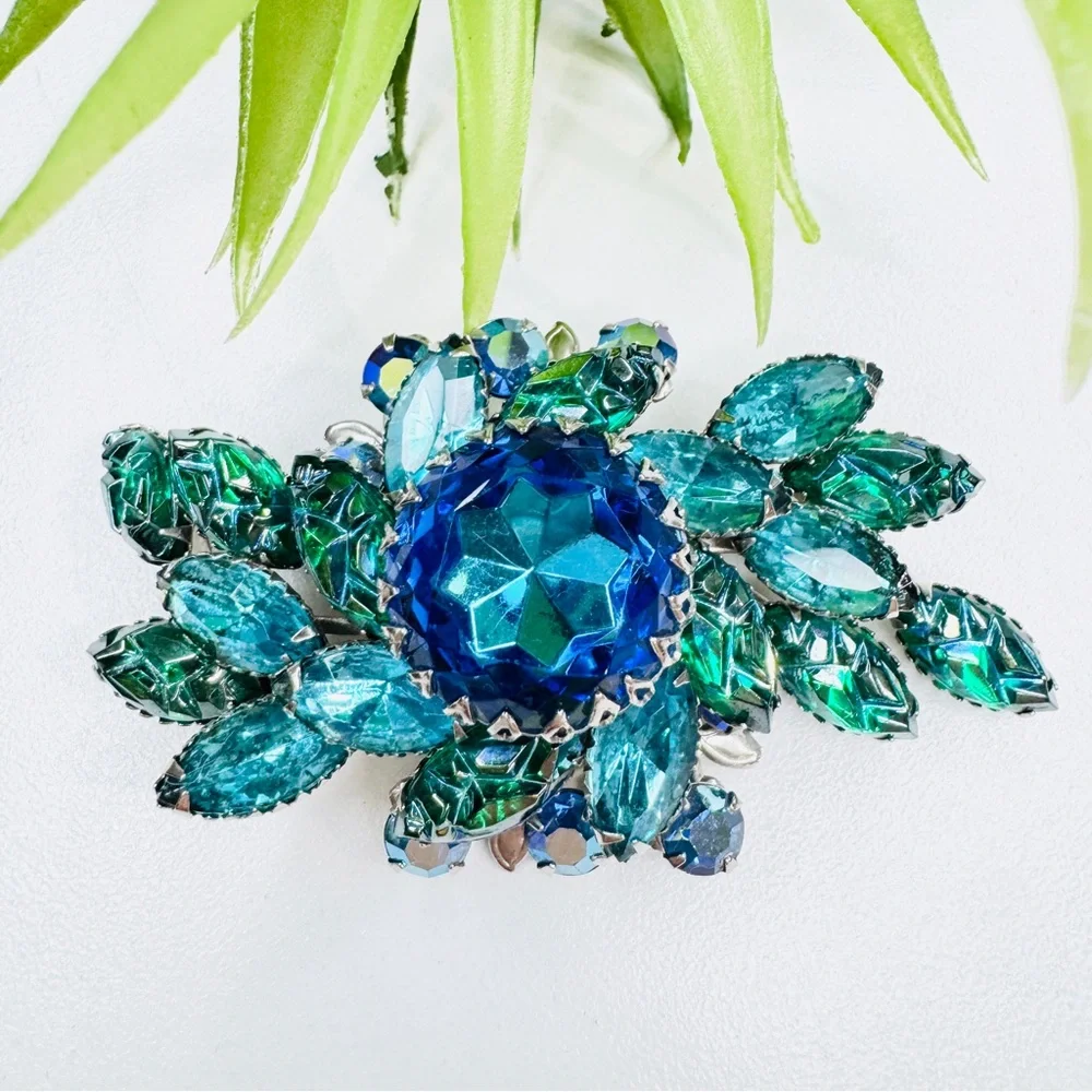 Vintage 50s Judy Lee Peacock Blue Green Rhinestone 3D Layered Spray Brooch